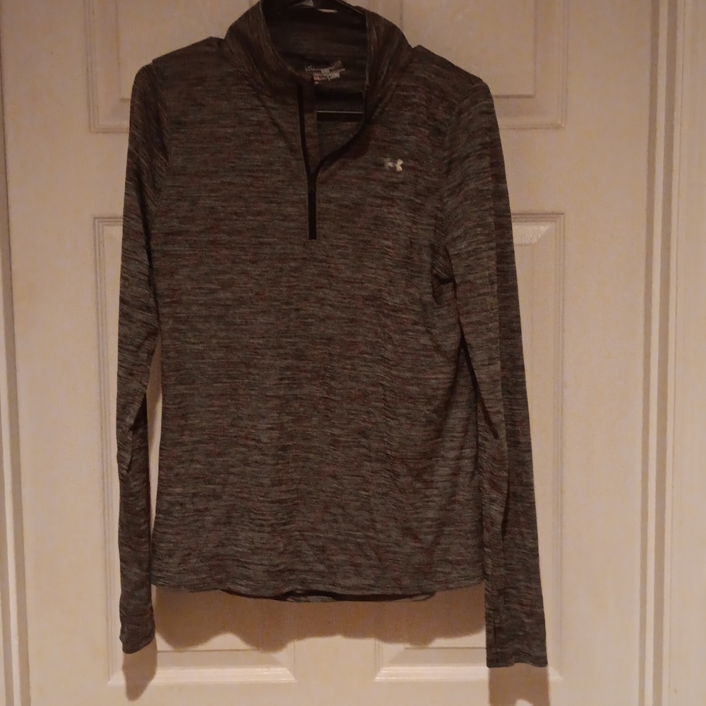 UNDER ARMOUR GRAY & WHITE ATHLETIC TOO